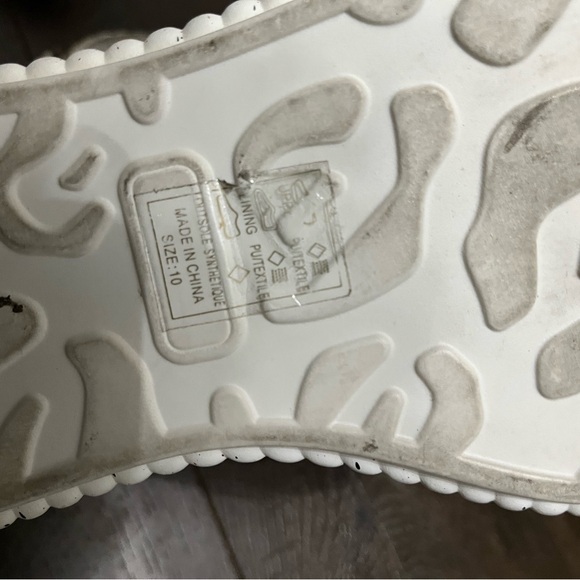 Chic White and Silver Women's Sneakers - Picture 4 of 6